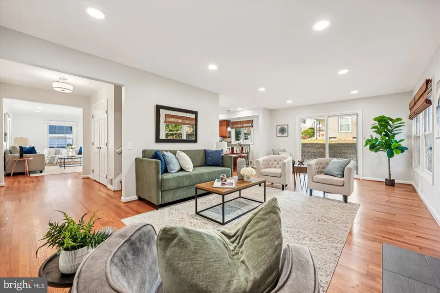 8701 Sleepy Hollow Ln, Potomac, MD 20854 - Image #3