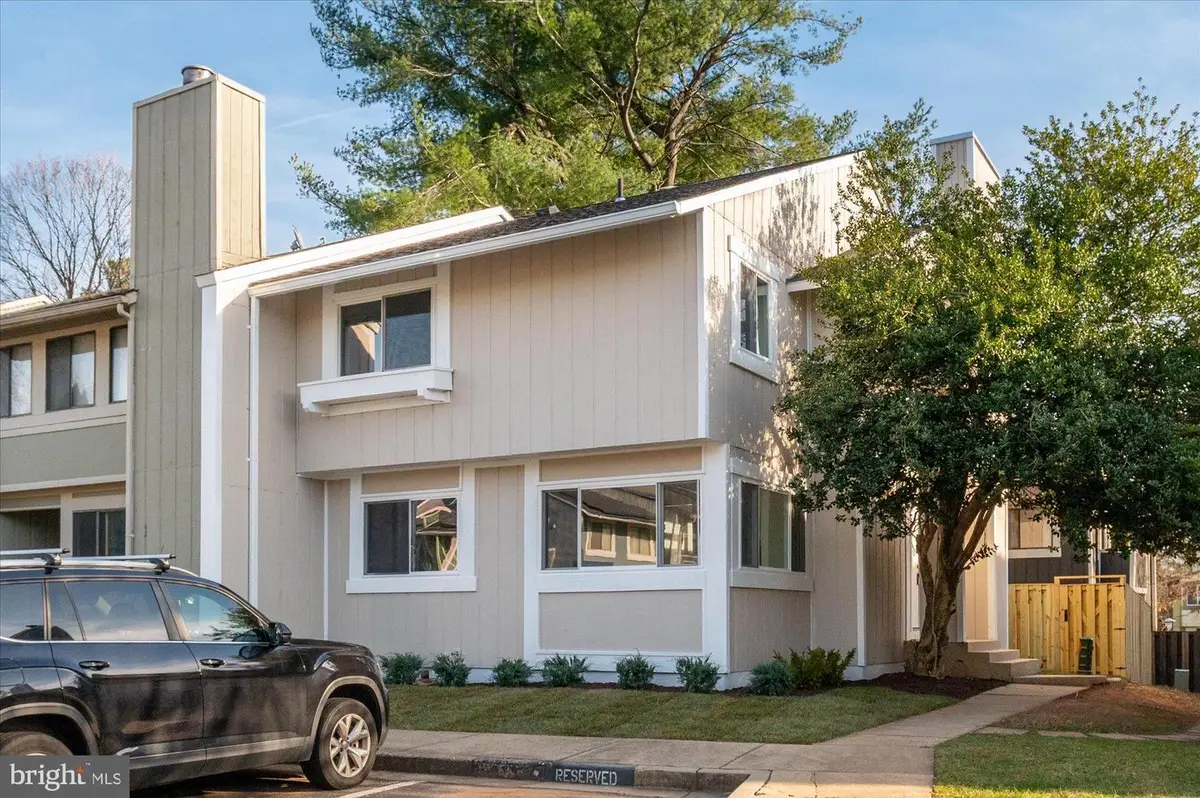 18473 Stone Hollow Dr, Germantown, MD 20874 - Image #1