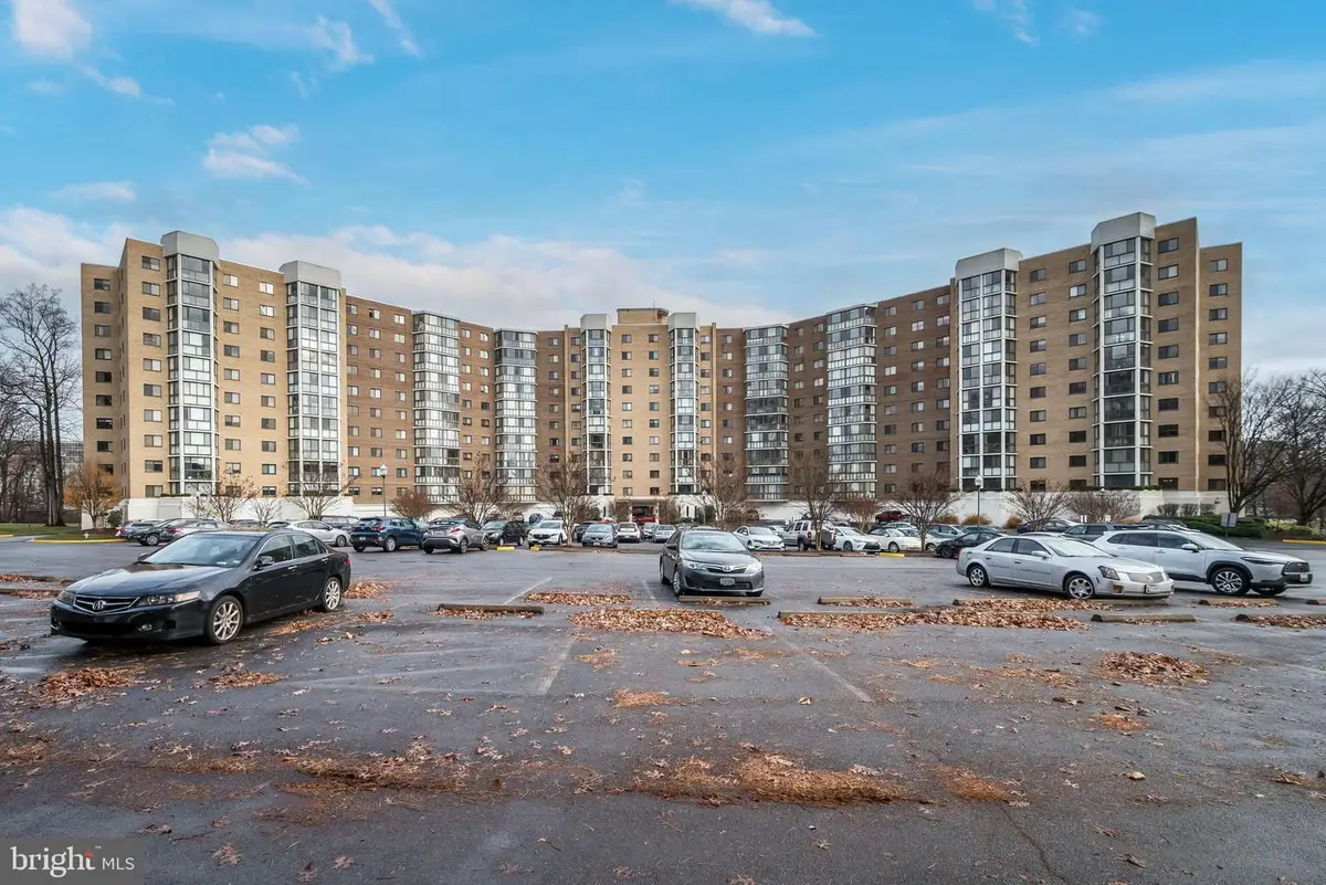 15100 Interlachen Dr #4-521, Silver Spring, MD 20906 - Image #1