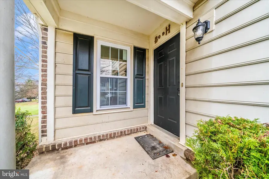 8648 Fountain Valley Dr, Montgomery Village, MD 20886 - Image #2