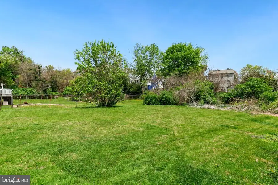 302 Highland Ave, Rockville, MD 20850 - #2