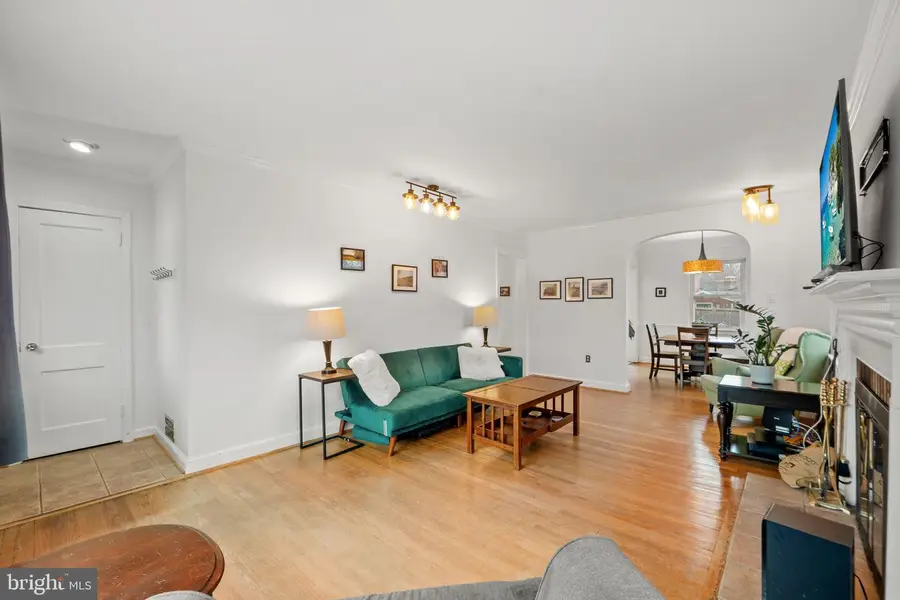 10505 Cascade Pl, Silver Spring, MD 20902 - Image #2