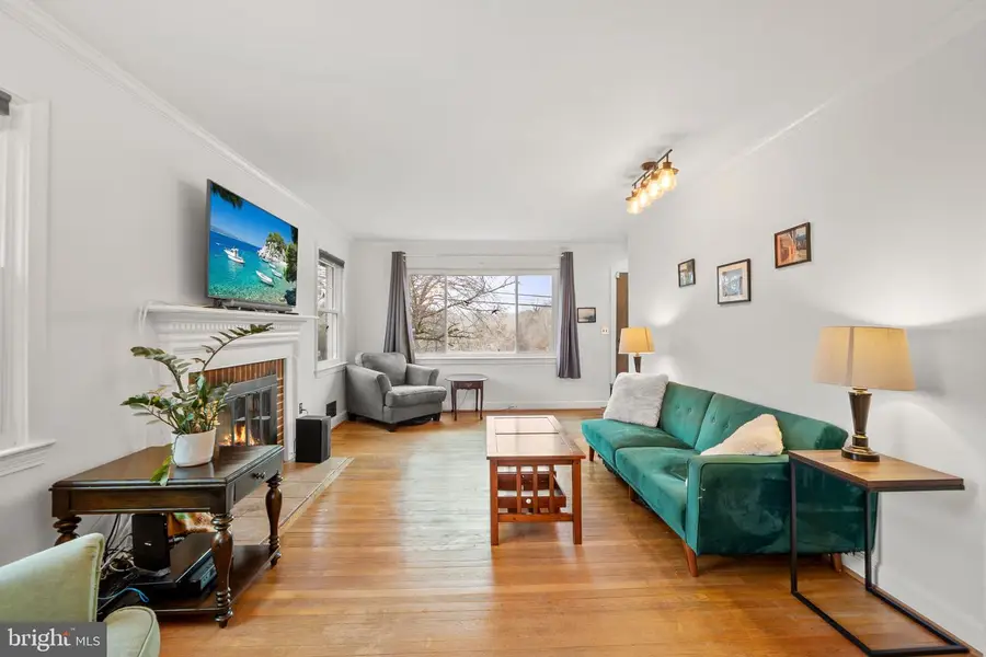 10505 Cascade Pl, Silver Spring, MD 20902 - Image #3