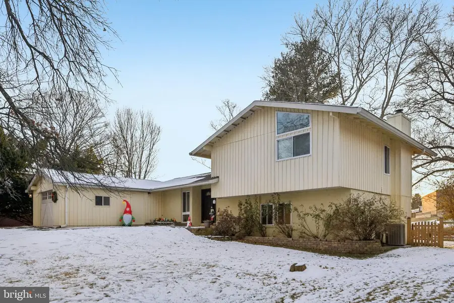 18816 Alpenglow Ln, Brookeville, MD 20833 - Image #2