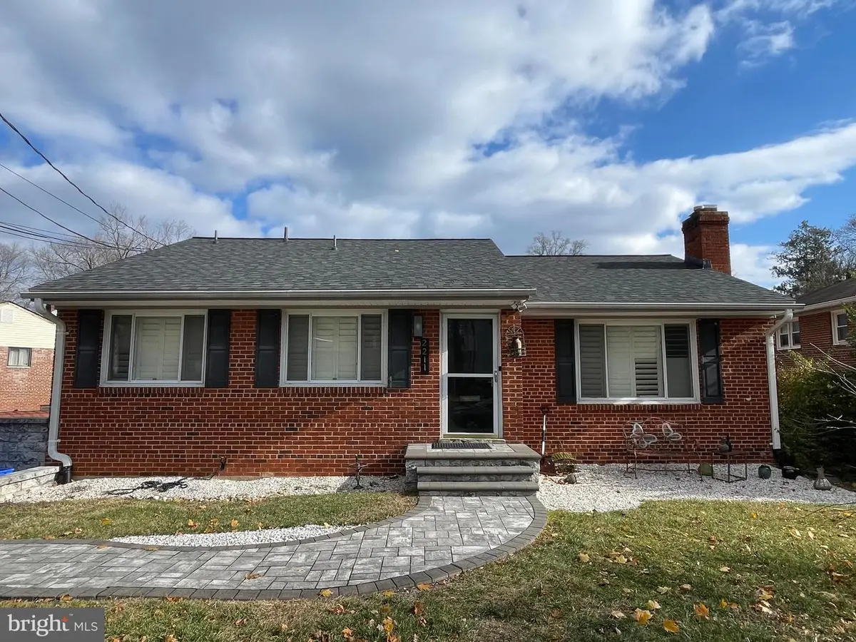 2211 Mark Ct, Silver Spring, MD 20910 - Image #1