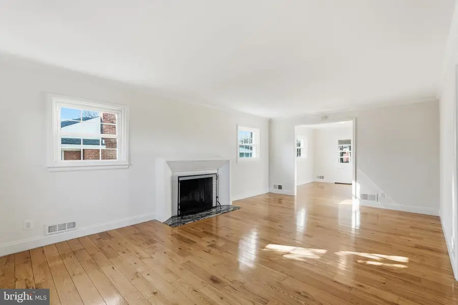 9708 Dameron Dr, Silver Spring, MD 20910 - Image #2