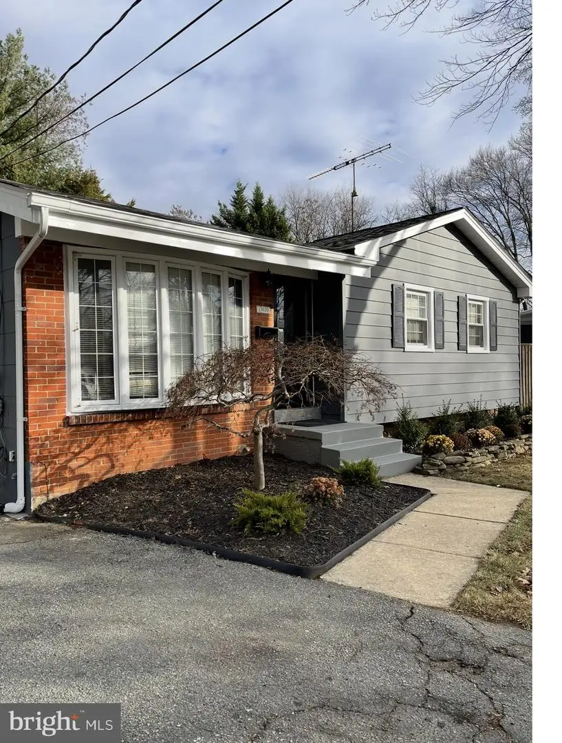 13020 Saint Charles Pl, Rockville, MD 20853 - Image #2