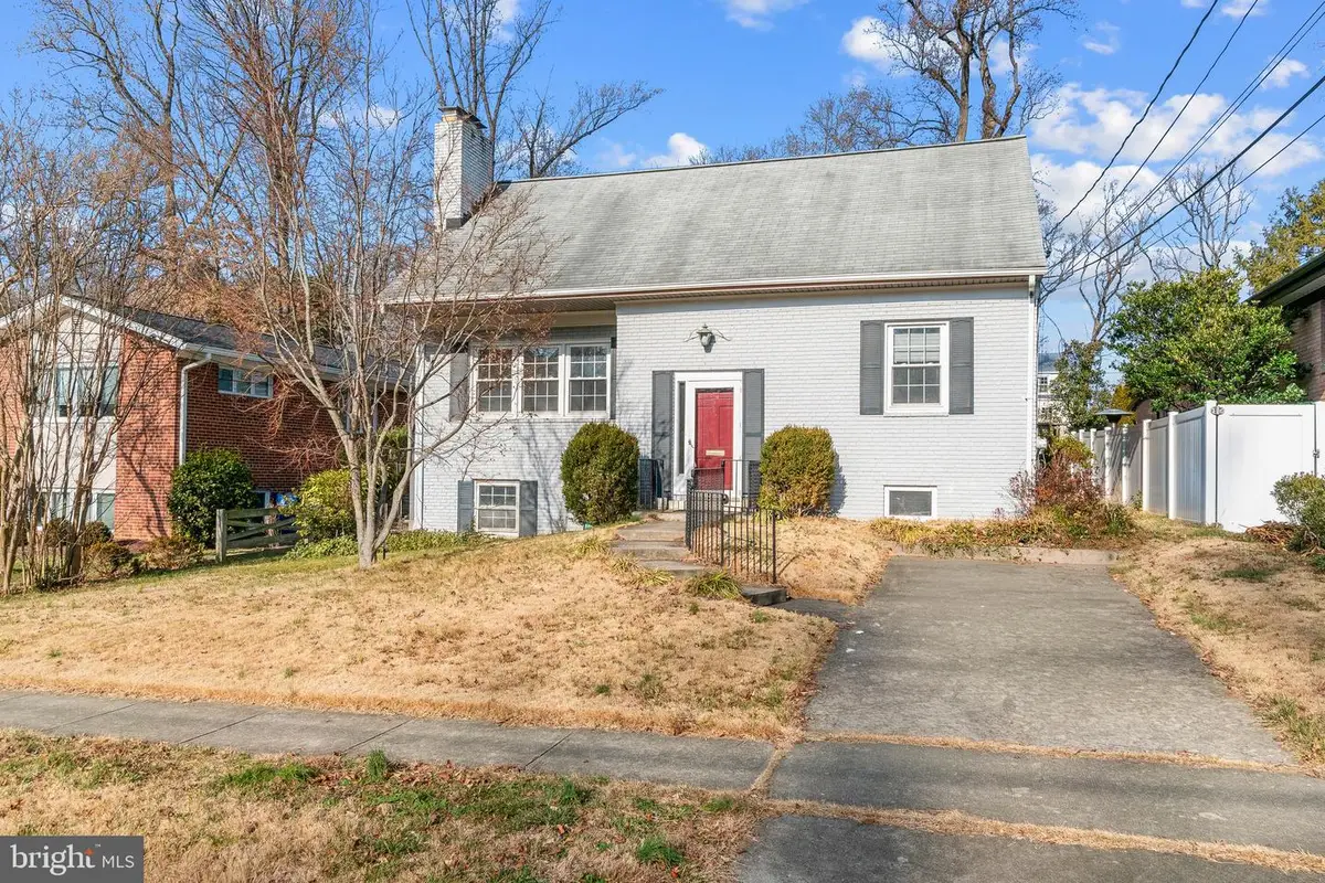 5517 Huntington Pkwy, Bethesda, MD 20814 - Image #1