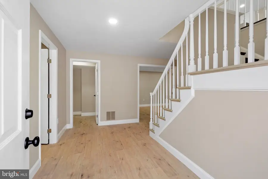 889 Diamond Dr, Gaithersburg, MD 20878 - #3