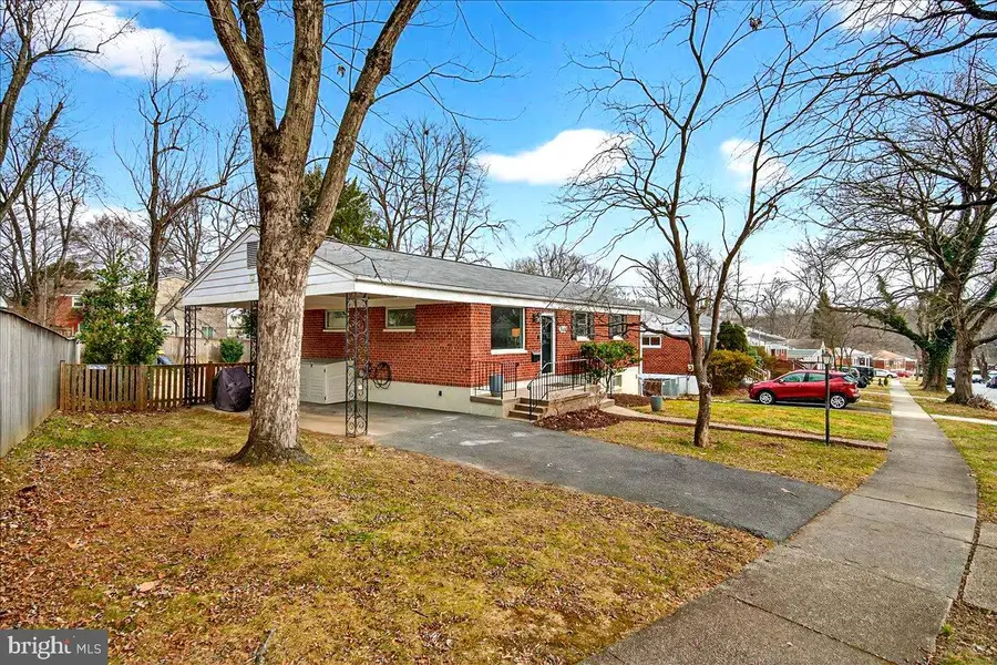 11206 Ashley Dr, Rockville, MD 20852 - Image #3