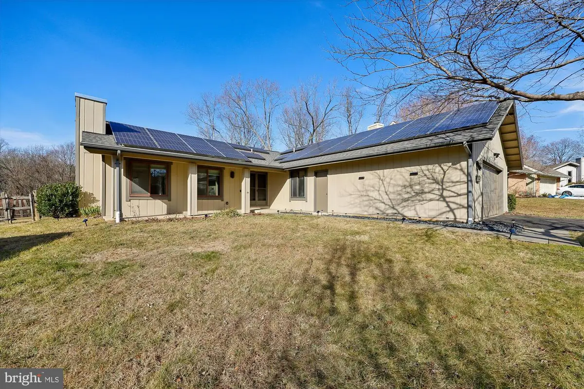 20444 Aspenwood Ln, Montgomery Village, MD 20886 - Image #1