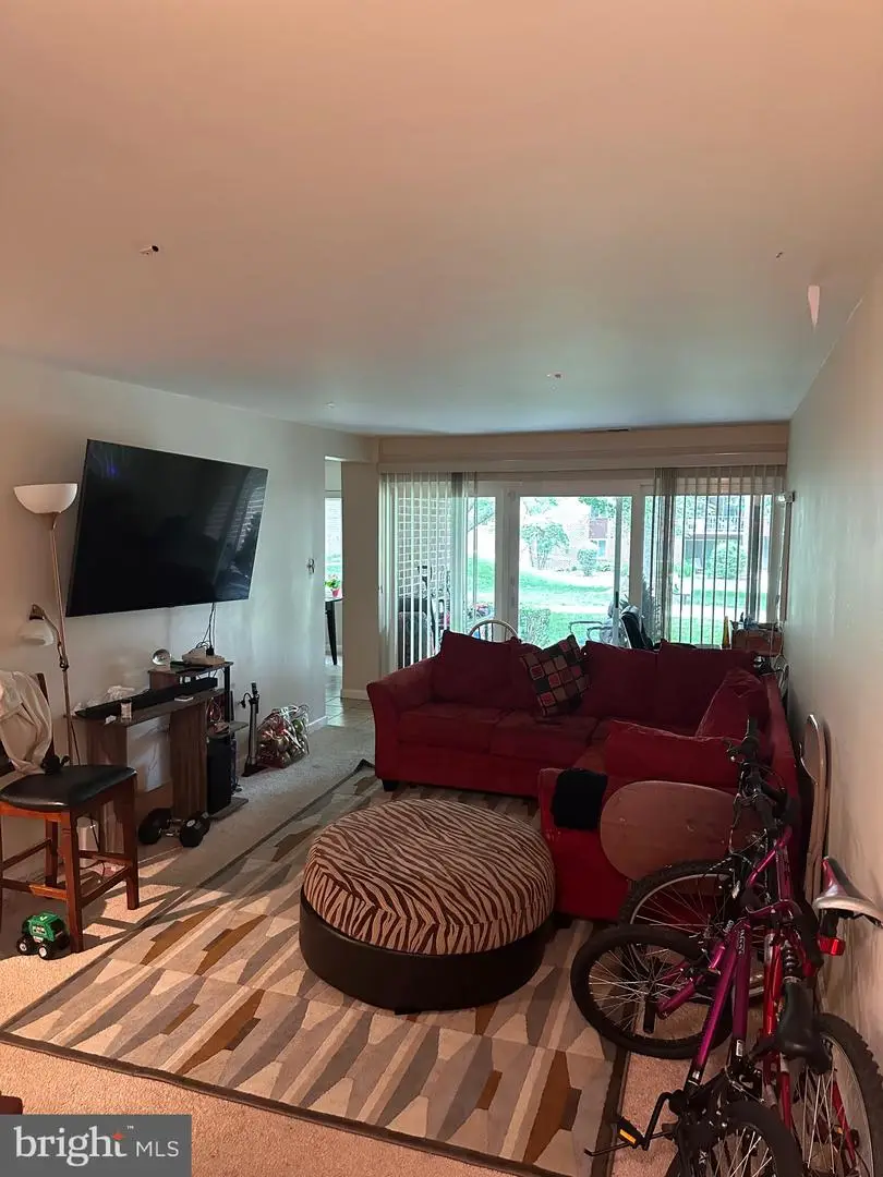 402 Girard St #t2, Gaithersburg, MD 20877 - Image #2