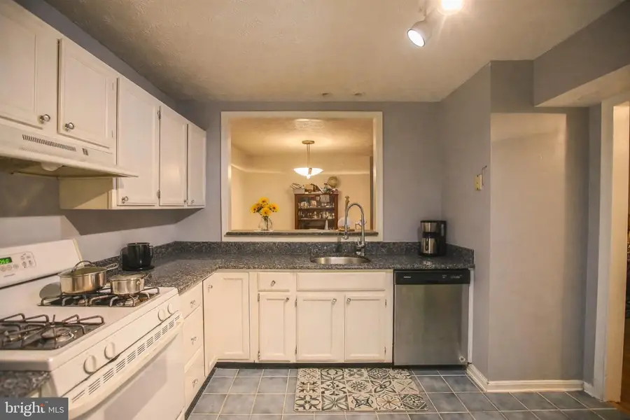 946 Windbrooke Dr #946, Gaithersburg, MD 20879 - Image #3