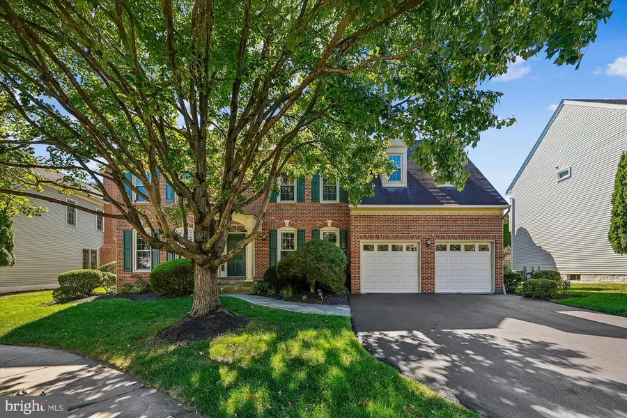 10606 Maplecrest Ln, Potomac, MD 20854 - Image #2