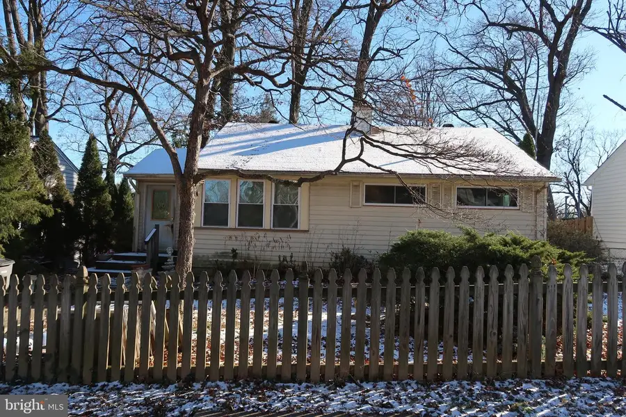 1229 Simmons Dr, Rockville, MD 20851 - Image #2