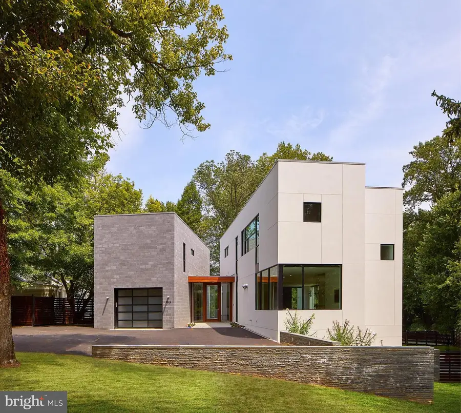 9119 Levelle Dr, Chevy Chase, MD 20815 - Image #2