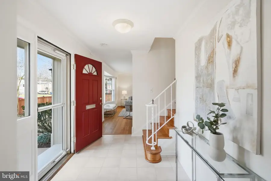 8802 Liberty Ln, Potomac, MD 20854 - Image #2