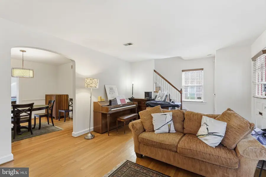 8209 Meadowbrook Ln, Chevy Chase, MD 20815 - Image #3