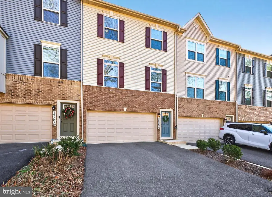 19765 Green Village Dr, Montgomery Village, MD 20886 - Image #2