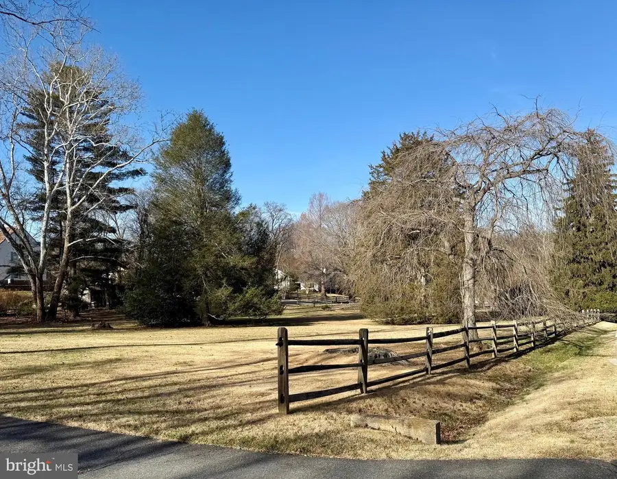 10816 Fox Hunt Ln, Potomac, MD 20854 - Image #3