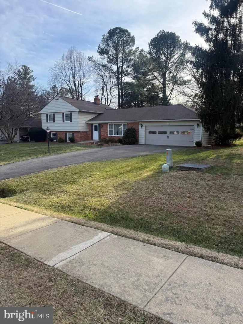 19104 Bloomfield Rd, Olney, MD 20832 - Image #1