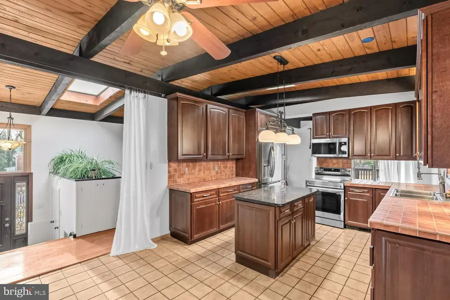 900 Azalea Dr, Rockville, MD 20850 - #2