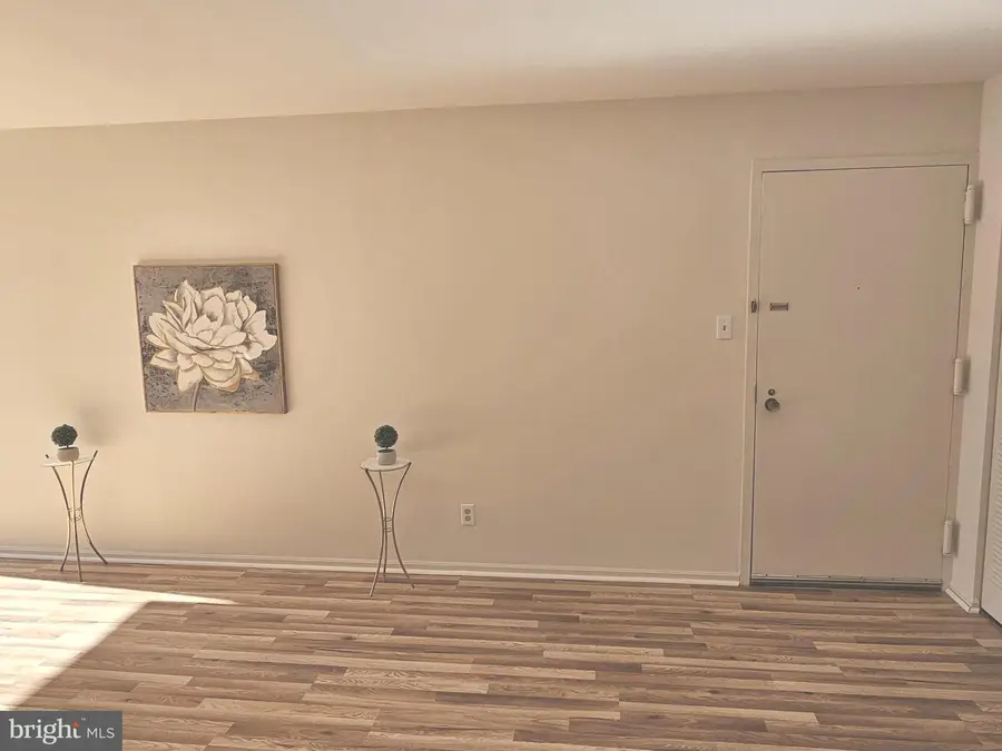 18 Monroe St #18, Rockville, MD 20850 - #3