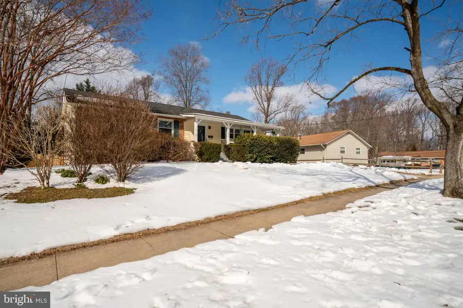 13832 Dowlais Dr, Rockville, MD 20853 - #2