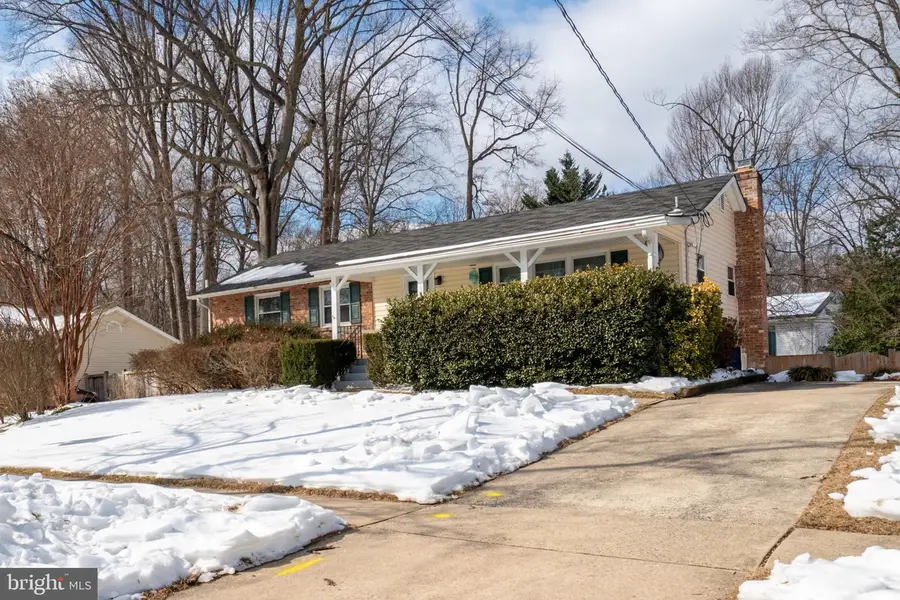 13832 Dowlais Dr, Rockville, MD 20853 - #3