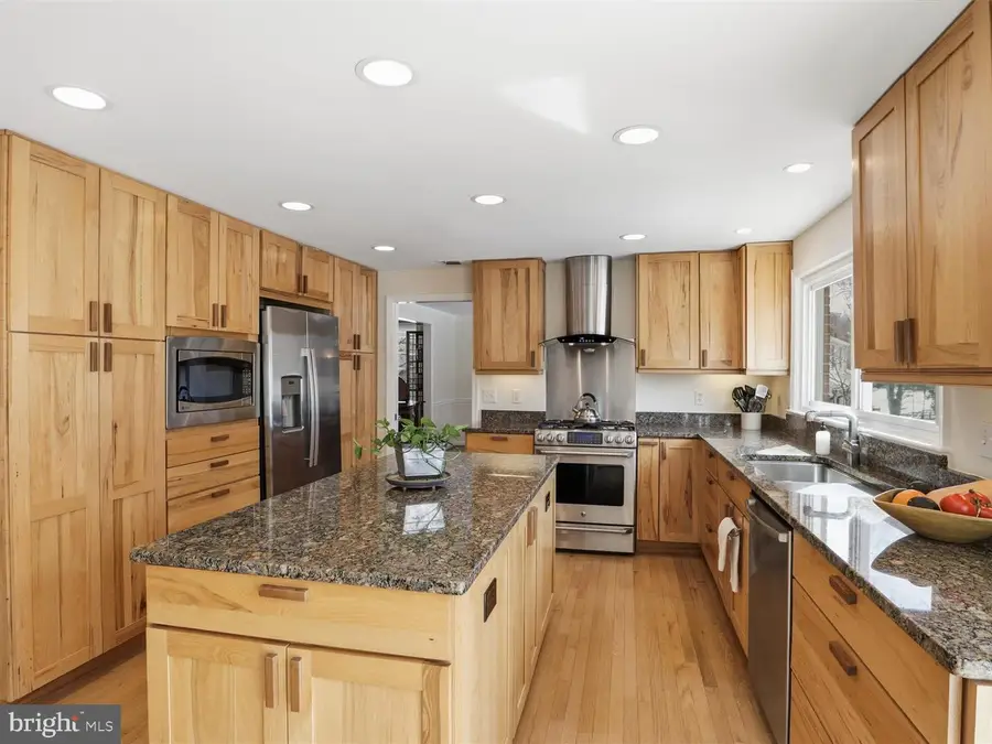 8818 Cold Spring Rd, Potomac, MD 20854 - #3