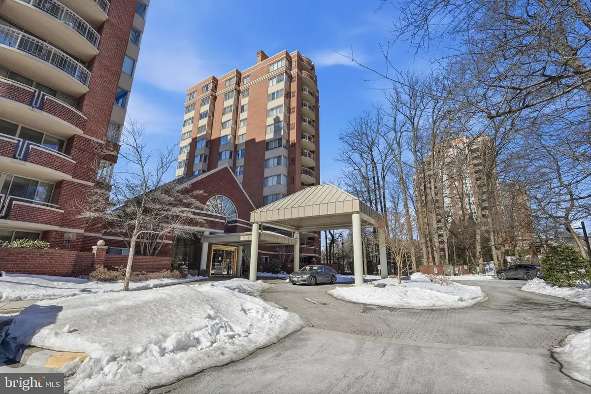 5802 Nicholson Ln #2-706, Rockville, MD 20852 - #1