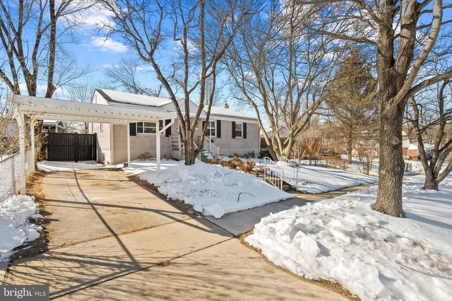 11702 Ashley Dr, Rockville, MD 20852 - #2