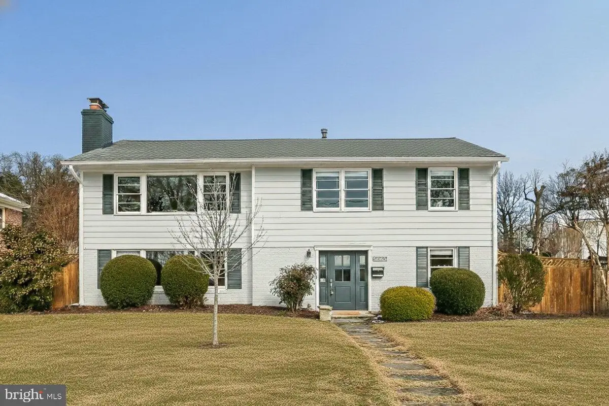 6315 Haviland Dr, Bethesda, MD 20817 - Image #1