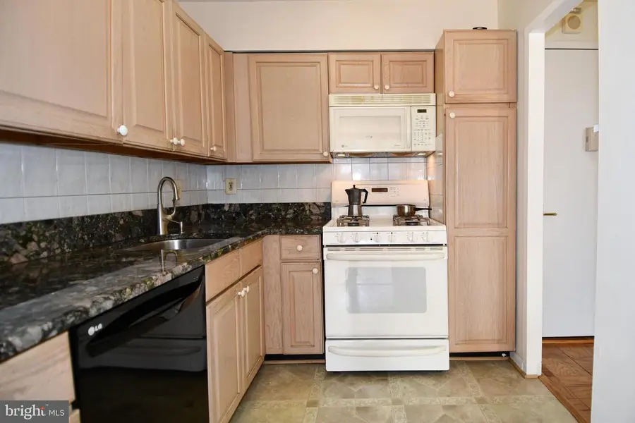 5225 Pooks Hill Rd #803 N, Bethesda, MD 20814 - #2