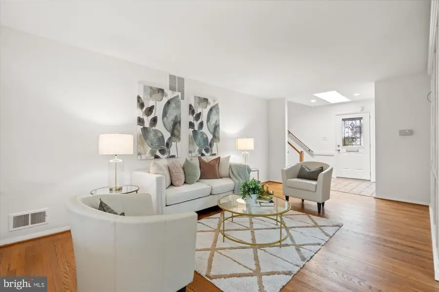 14416 Pecan Dr, Rockville, MD 20853 - #2