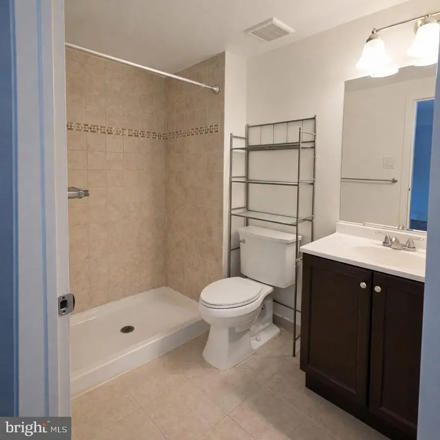 19323 Club House Rd #304, Montgomery Village, MD 20886 - #3