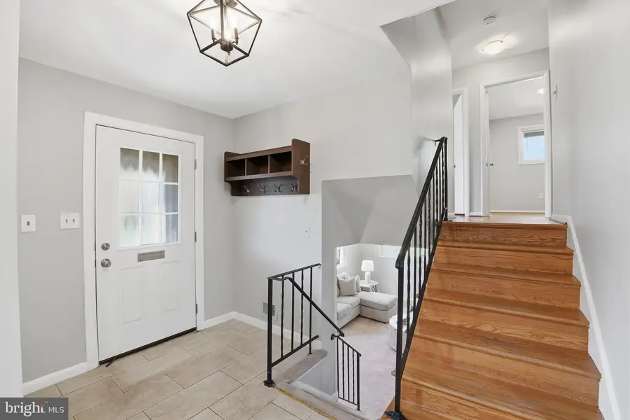 912 Burnt Crest Ln, Silver Spring, MD 20903 - #2