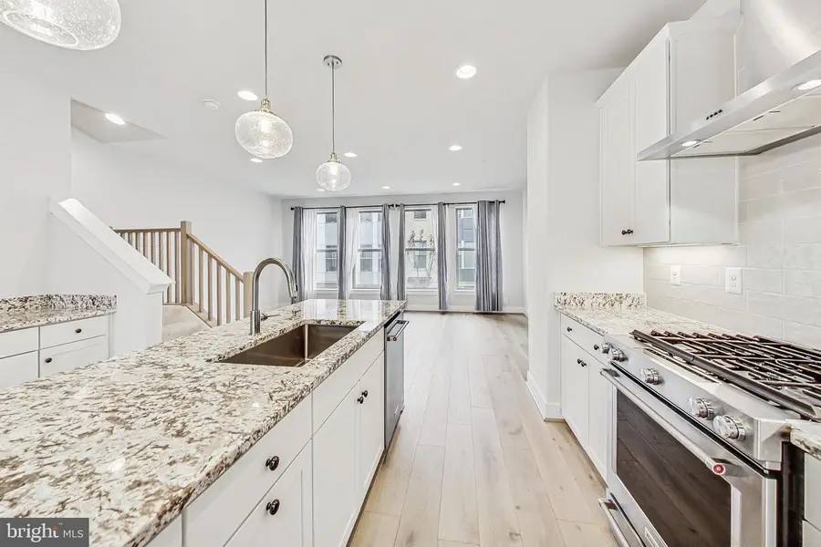 5038 Oakmoore Dr, Rockville, MD 20852 - #2