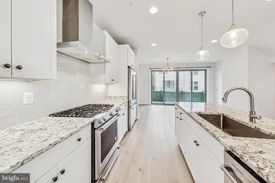 5038 Oakmoore Dr, Rockville, MD 20852 - #3