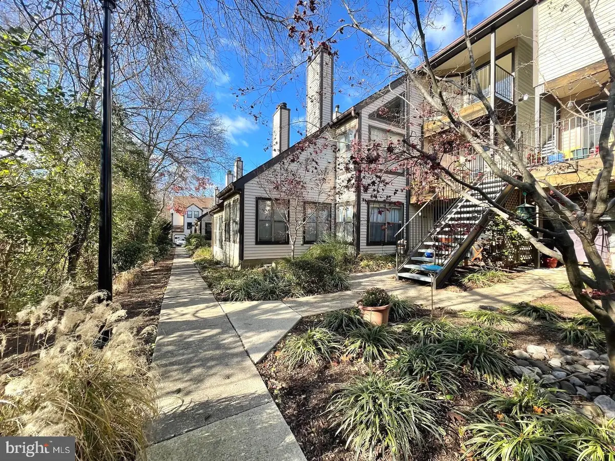 3805 Ski Lodge Dr #302, Burtonsville, MD 20866 - #1