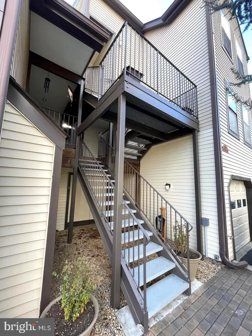 3805 Ski Lodge Dr #302, Burtonsville, MD 20866 - #3