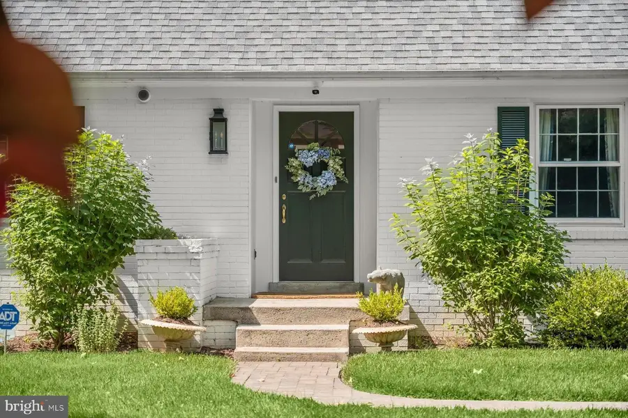 8436 Burning Tree Rd, Bethesda, MD 20817 - #2