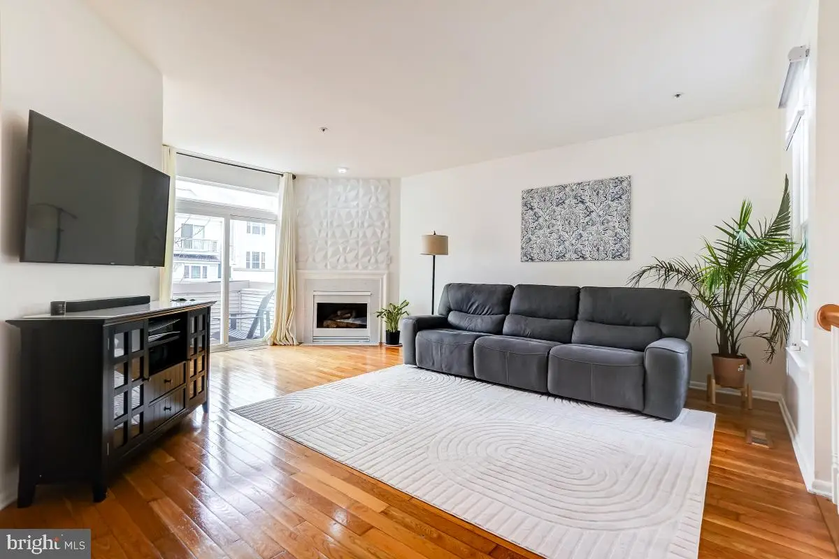 10305 Royal Woods Ct, Gaithersburg, MD 20886 - #1