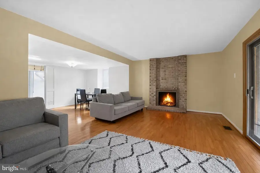 9214 Three Oaks Dr, Silver Spring, MD 20901 - #2