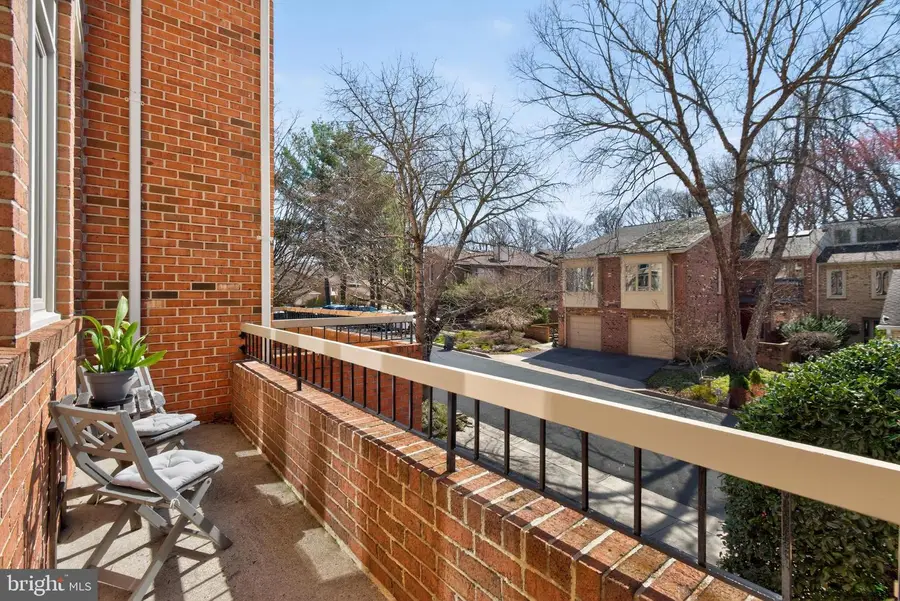 10807 Whiterim Dr, Potomac, MD 20854 - #2