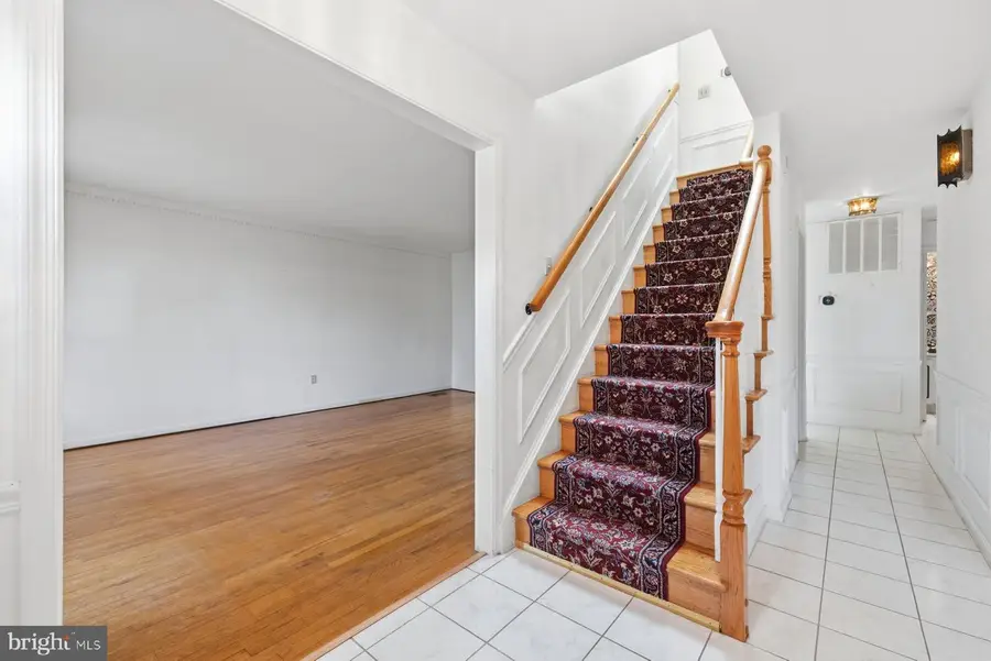 9916 Glenolden Dr, Rockville, MD 20854 - #3