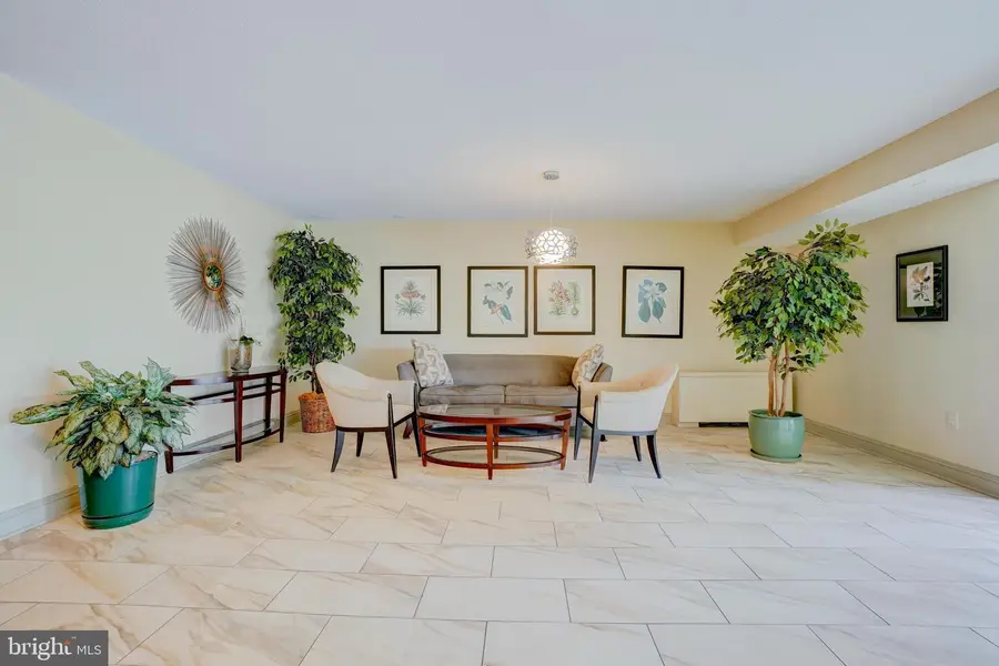 7400 Lakeview Dr #405, Bethesda, MD 20817 - #3