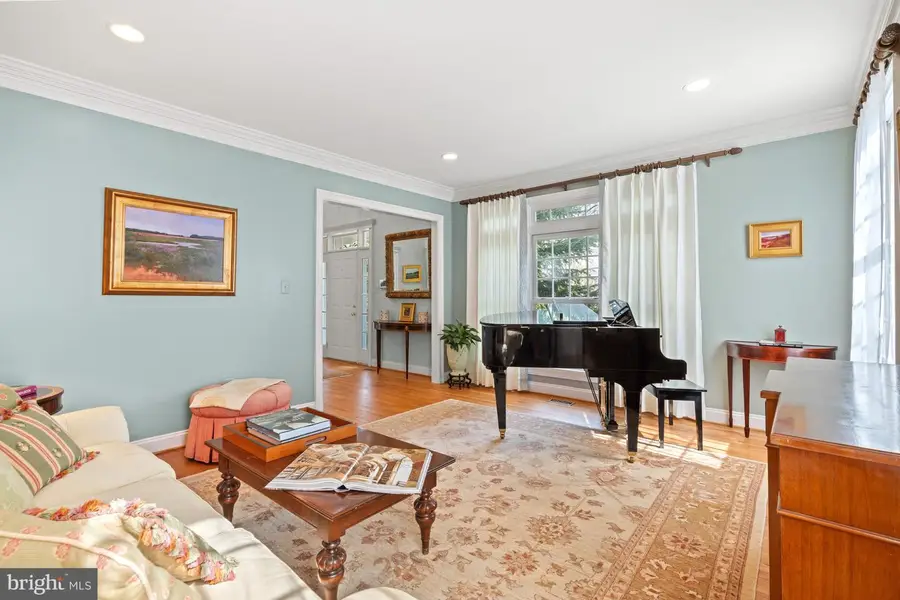 7722 Brookville Rd, Chevy Chase, MD 20815 - #3