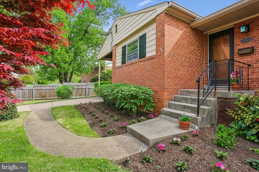 9909 Ashburton Ln, Bethesda, MD 20817 - #2