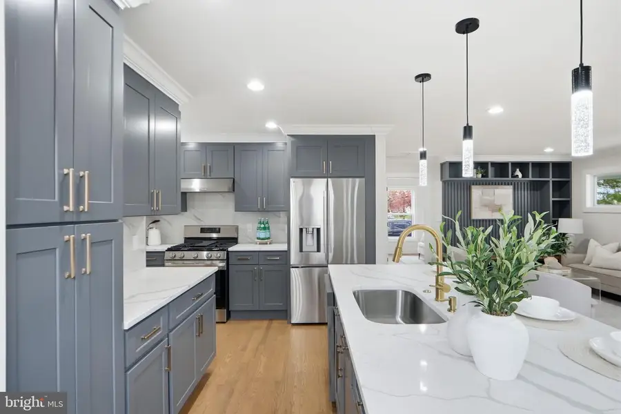 13711 Parkland Dr, Rockville, MD 20853 - #3